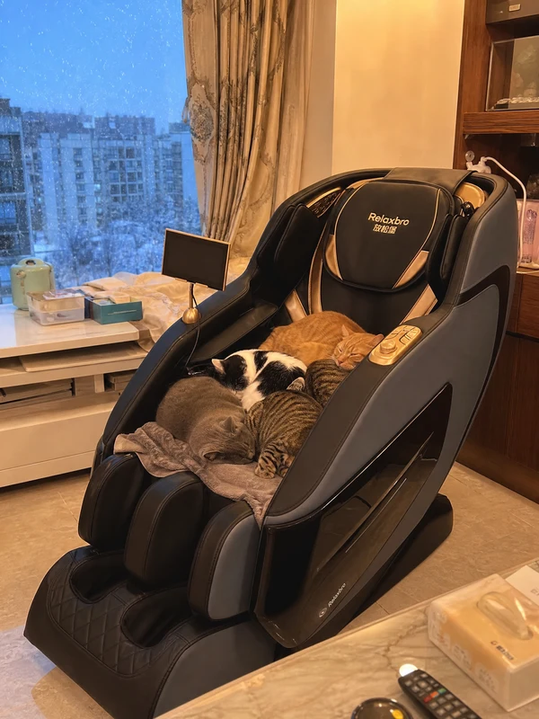 Zoomsom Relaxbro: Premium Massage Chairs Engineered for Global Users