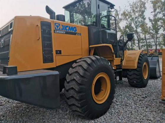 Earth Moving Equipment: 2–3 Ton Wheel Loader (35mm Boom, 3.5m Dump Height, with AC)-Compact Construction Machinery-Export Ready