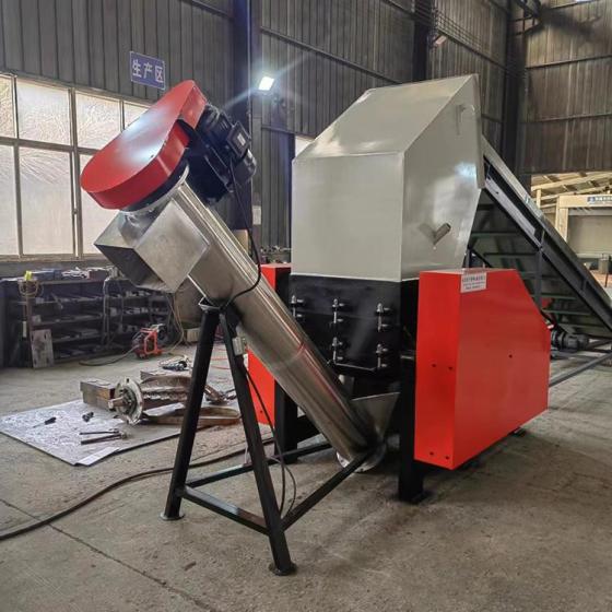 Plastic Crusher with Belt Conveyor–Integrated Size Reduction and Conveying System – Recycling Equipment Manufacturer